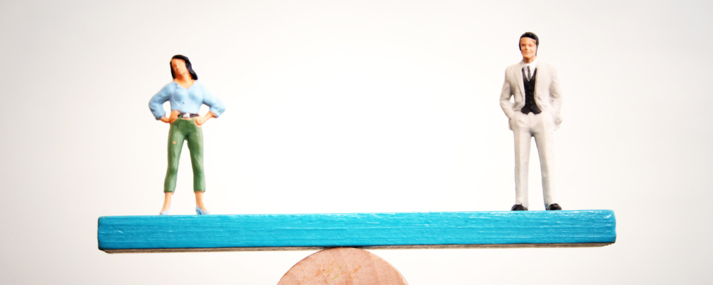 ローンを返済しながら資産形成している夫婦の経済的な力関係や家計管理はどうなっている？